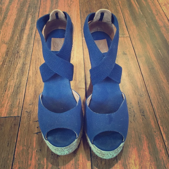 Navy Tory Burch platform sandals.