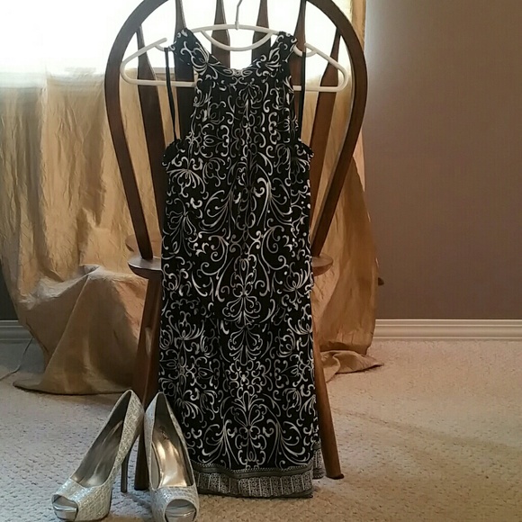 Perfect all season WHBM dress!!!