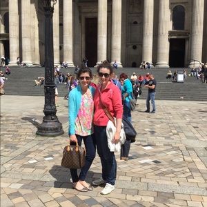 Meet your Posher, Aine