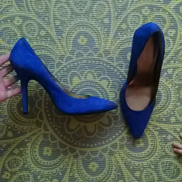 Blue suede pointed toe pumps, BCBGeneration