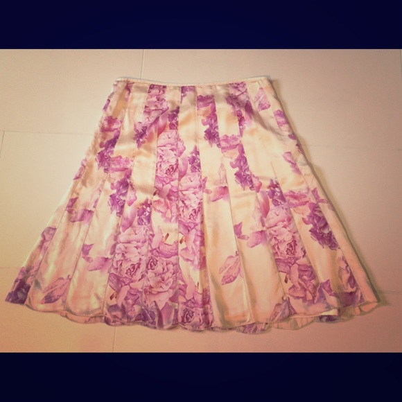 Ann Taylor Silk skirt - Picture 1 of 4