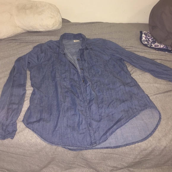 Flash sale 💕 Hollister denim button down!
