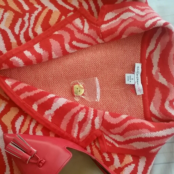 Lovely Sweater - Picture 2 of 4