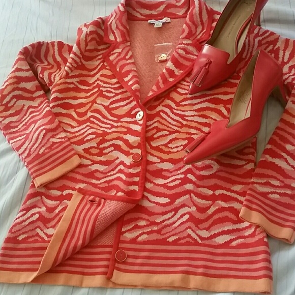 Lovely Sweater - Picture 3 of 4