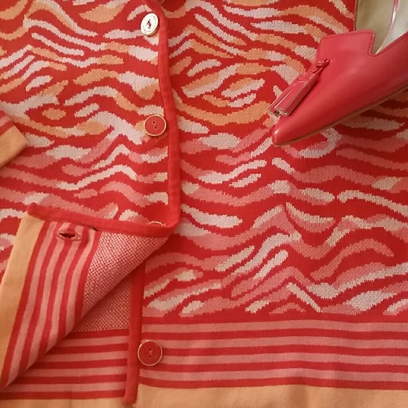 Lovely Sweater - Picture 4 of 4