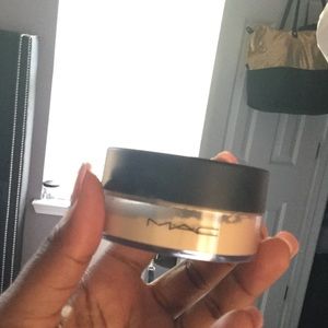 Mac soft yellow setting powder