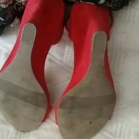 Fun coral/red wedge! - Picture 4 of 4