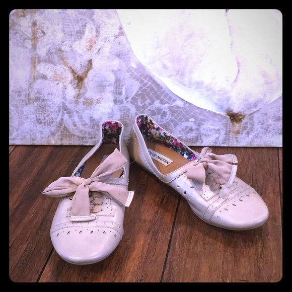 Beige Steve Madden flats.