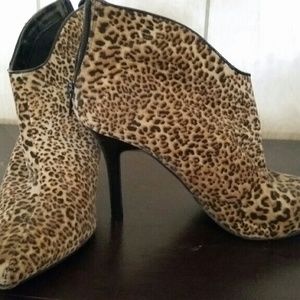 Zip up ankle boots Carlos Santana