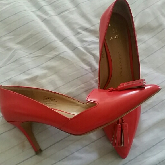 Banana Republic : Beautiful  Pumps - Picture 2 of 4