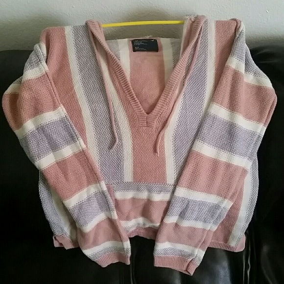 American Eagle Throwover Sweater!