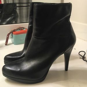 Nine West Black Leather Ankle Booties