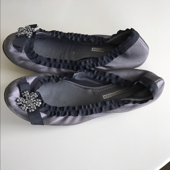 Vera wang lavender label grey flats 7.5