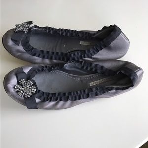 Vera wang lavender label grey flats 7.5