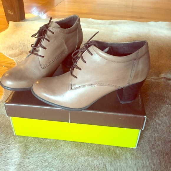 Napa Flex by David Tate Stanford booties 39