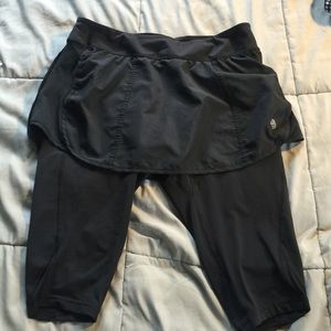 Mountain Hardware running skirt w/attached capris