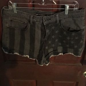 Love sick Gray shorts! 🇺🇸