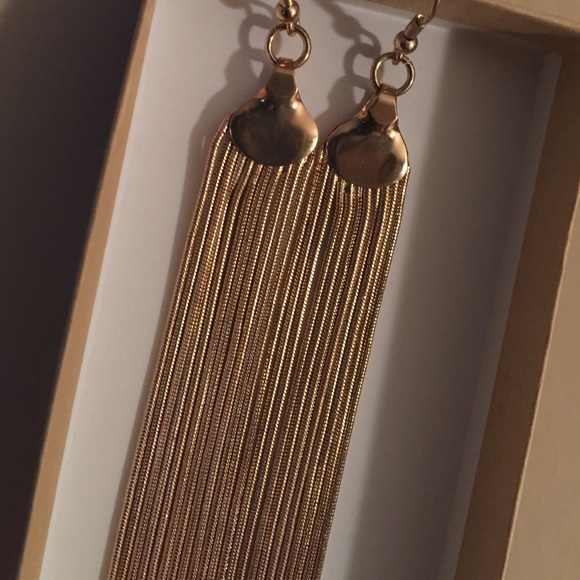 Gold chandelier earrings - Picture 2 of 3