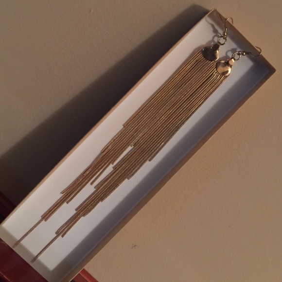 Gold chandelier earrings - Picture 3 of 3