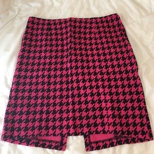 Pink houndstooth knit skirt