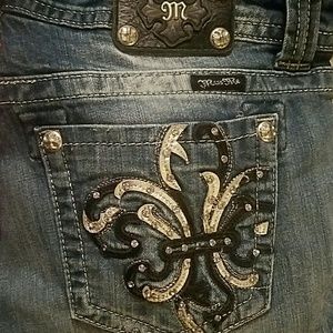 Woman's miss me Capris size 32