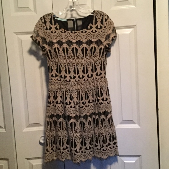 Lace black and cream dress