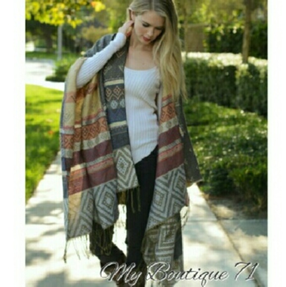 🛍HP🛍Tassel Poncho/Wrap - Picture 2 of 4