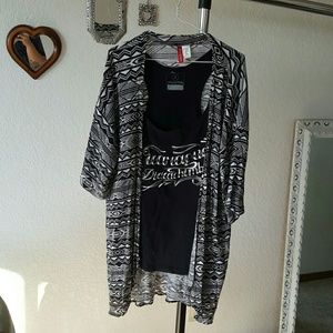 SOLD Black and white geometric top