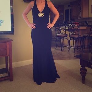 Cache black gown