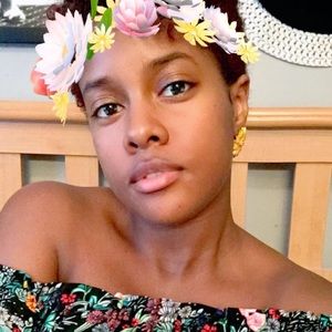 Meet your Posher, Alexis