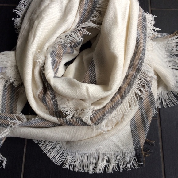 🎁 🎉2xHP🎉 Madden Girl blanket scarf!! - Picture 2 of 4