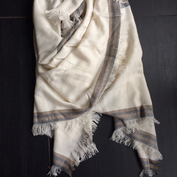 🎁 🎉2xHP🎉 Madden Girl blanket scarf!! - Picture 4 of 4