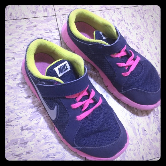 Nike velcro sneakers for girl
