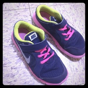 Nike velcro sneakers for girl