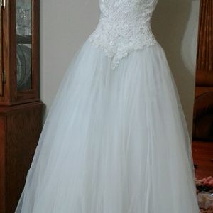 White wedding/prom/homecoming dress