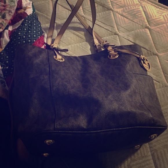 MICHAEL KORS PURSE!