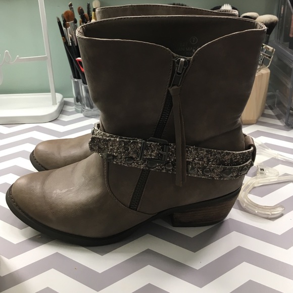 Grey ankle booties with removable belt.
