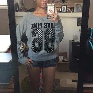 Adorable pull over sweater! 💗