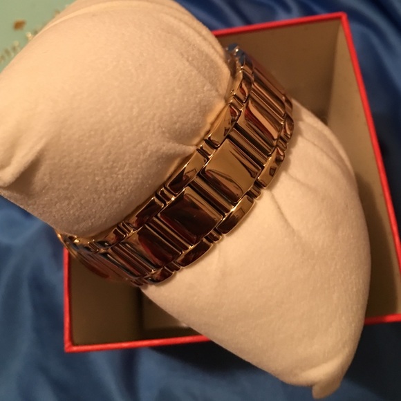 Super power n a Kate Spade ♠️ gold watch! - Picture 2 of 4