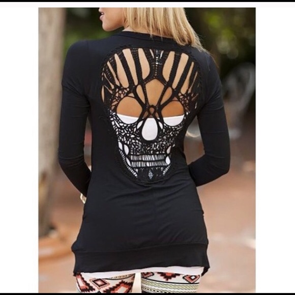 Black skull sweater