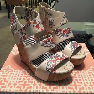 Floral wedges