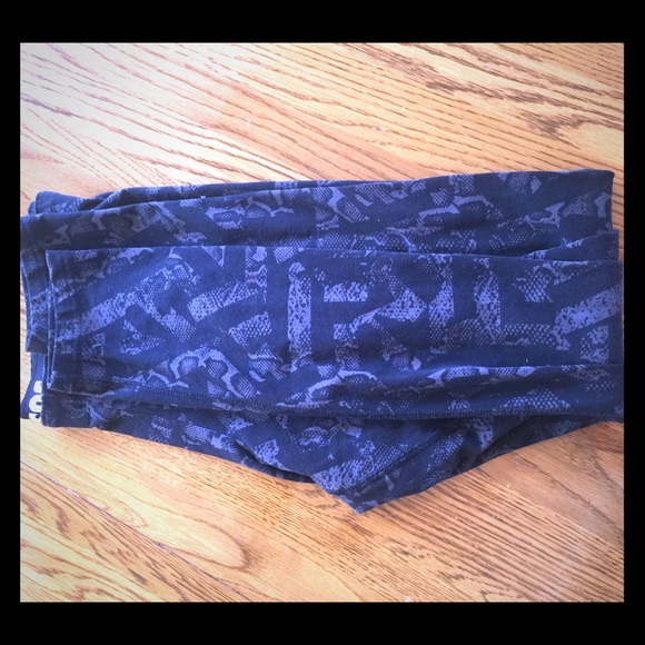 Nike Leg-a-see leggings NWOT