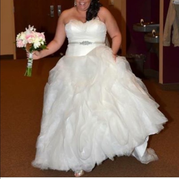 Pronovias Size 14 wedding gown