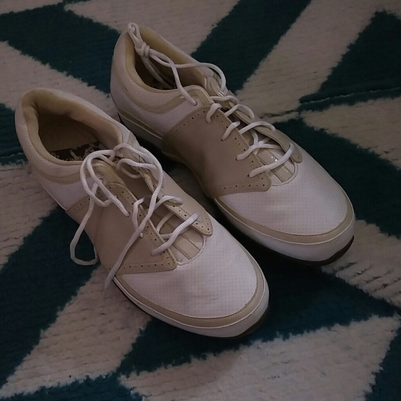 Nike ZOOM AIR golf shoes. - Picture 1 of 2
