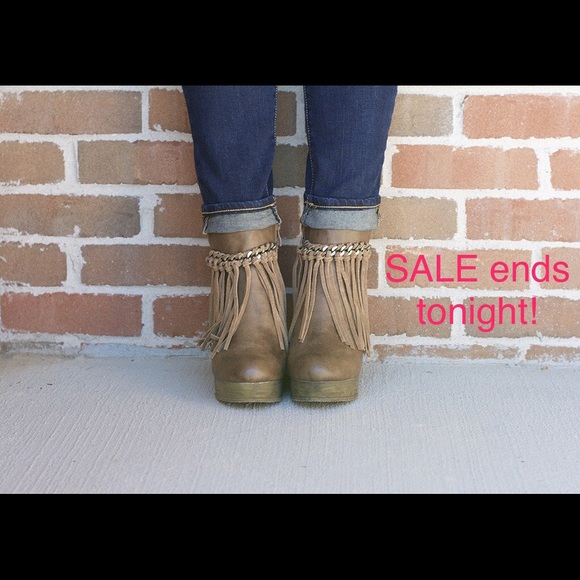 Sbicca Shoes - Sbicca Zepp fringe booties - LAST ONE!