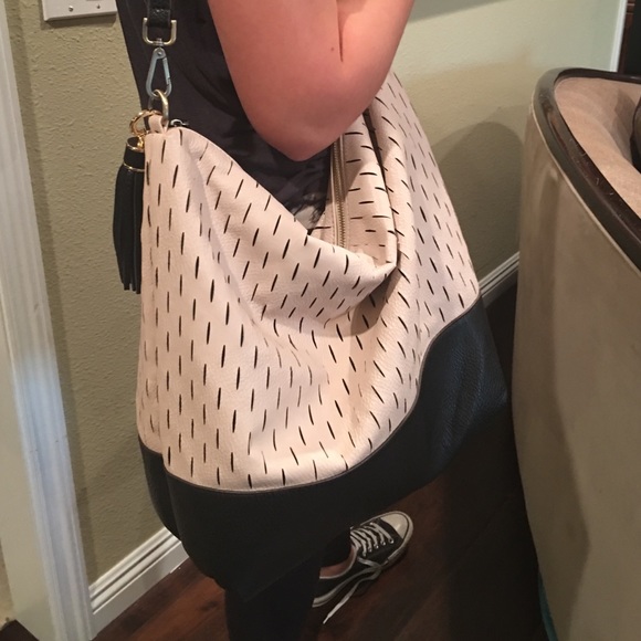 Hold FP bag 👜 w/ 2 necklaces in a bundle for Jen