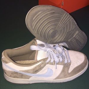 Nike dunk low women's size 9