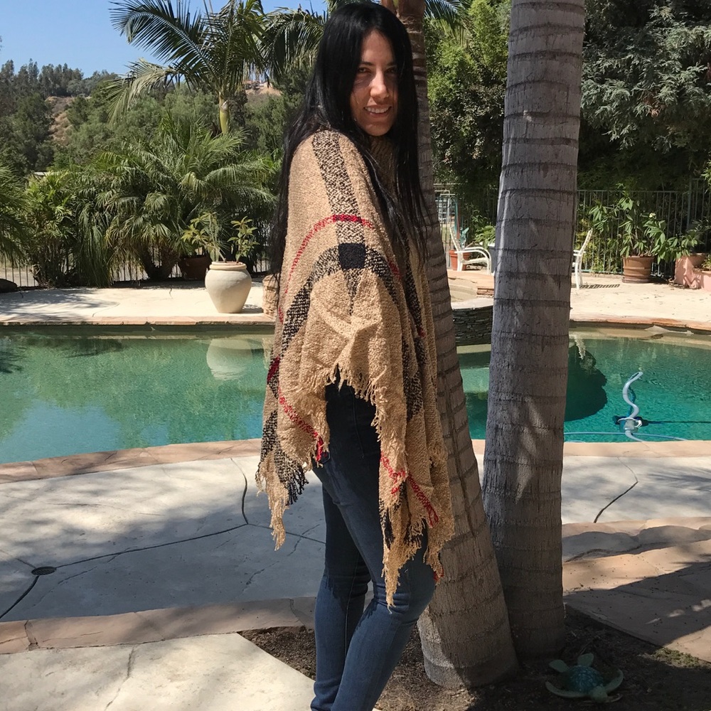 πHPπFringed Camel Turtleneck Poncho - Picture 6 of 7