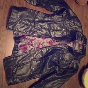 Adorable guess faux leather jacket