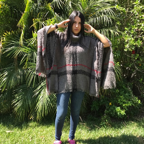 🎉HP🎉Fringed charcoal Gray Turtleneck Poncho - Picture 6 of 6